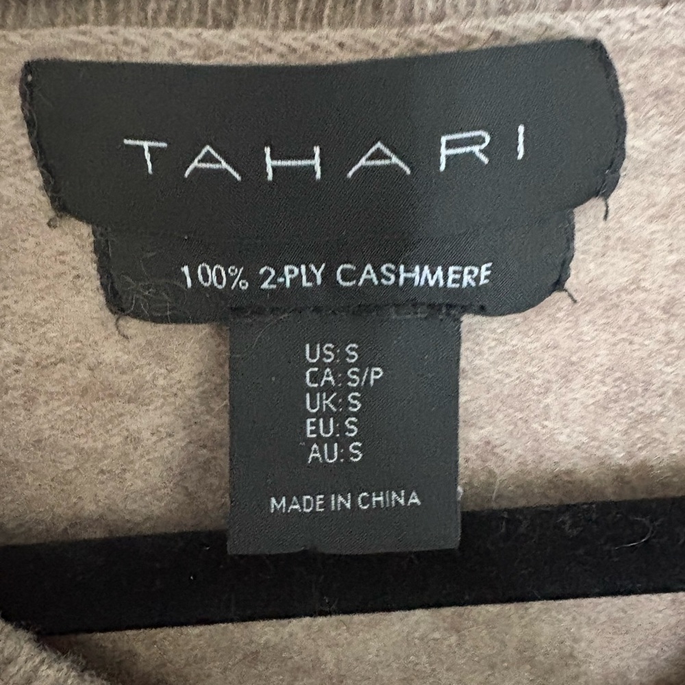 Tahari 100% Cashmere V-Neck Sweater Tan Taupe Beige Soft Women’s Small - Picture 2 of 3